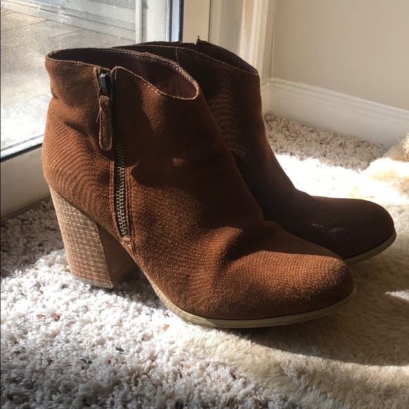 Ecoté Joey Brown Ankle Side Zip Booties - Picture 3 of 6